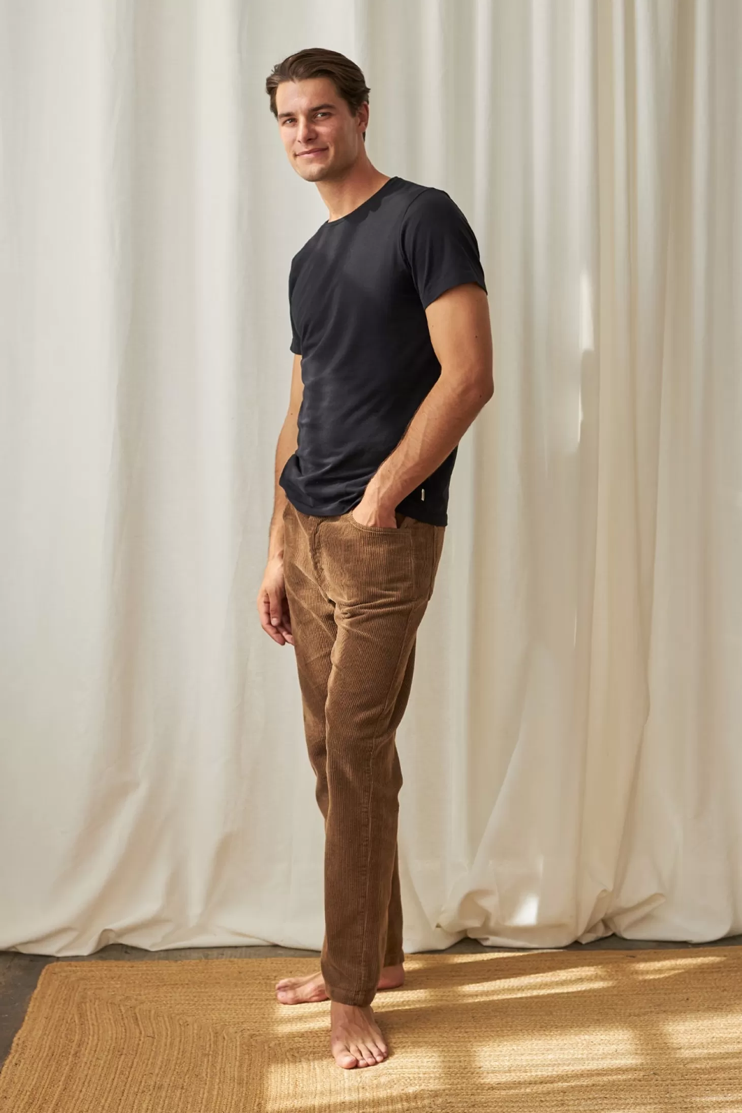 akdamarblack_2.webp Online Twothirds Akdamar-Black