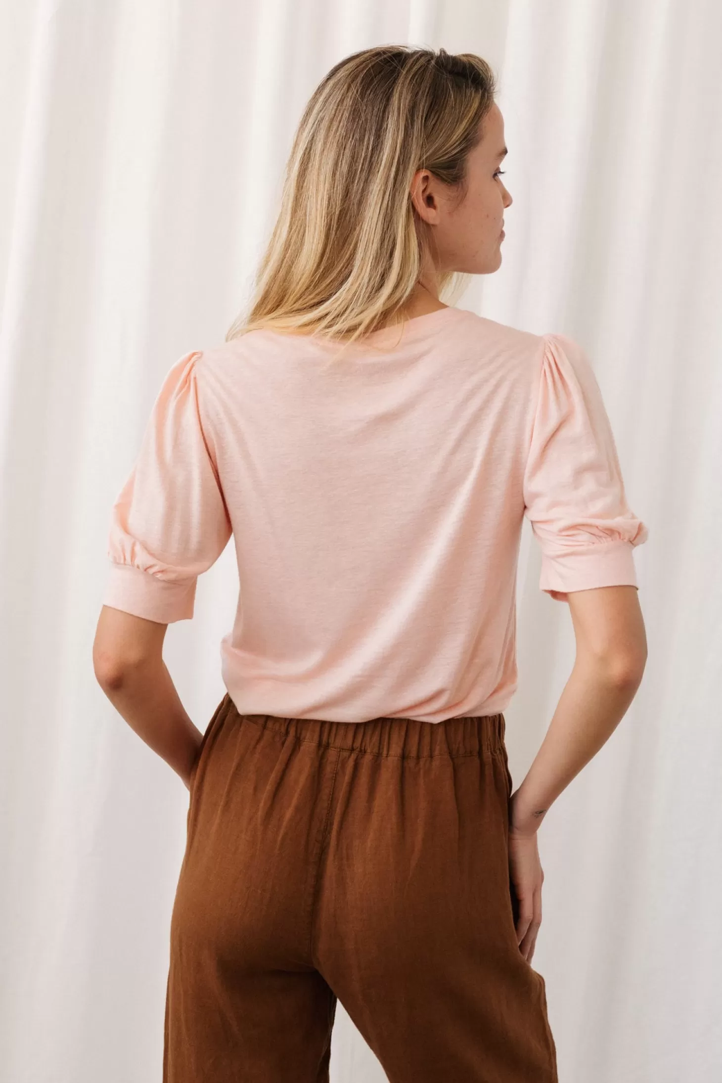 tefisisalmon_2.webp Cheap Twothirds Tefisi-Salmon